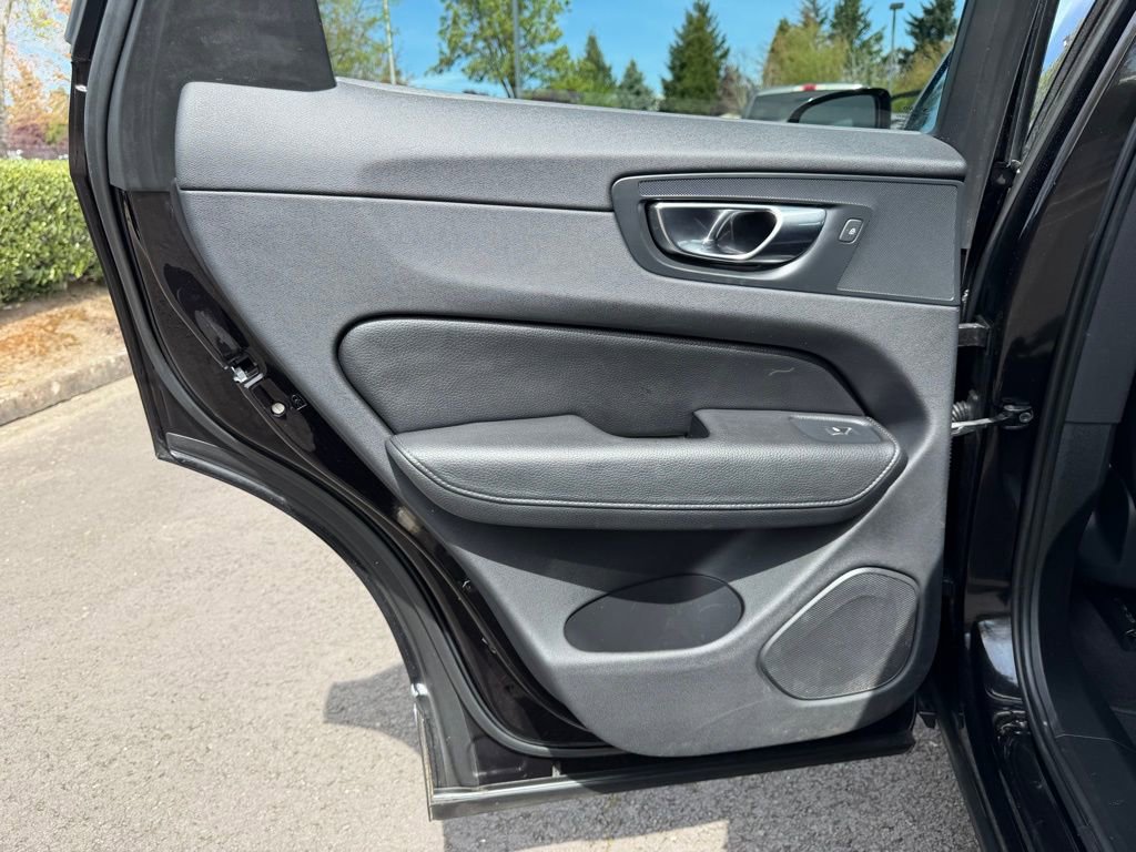 Used 2018 Volvo XC60 T5 Momentum AWD/4WD image 31