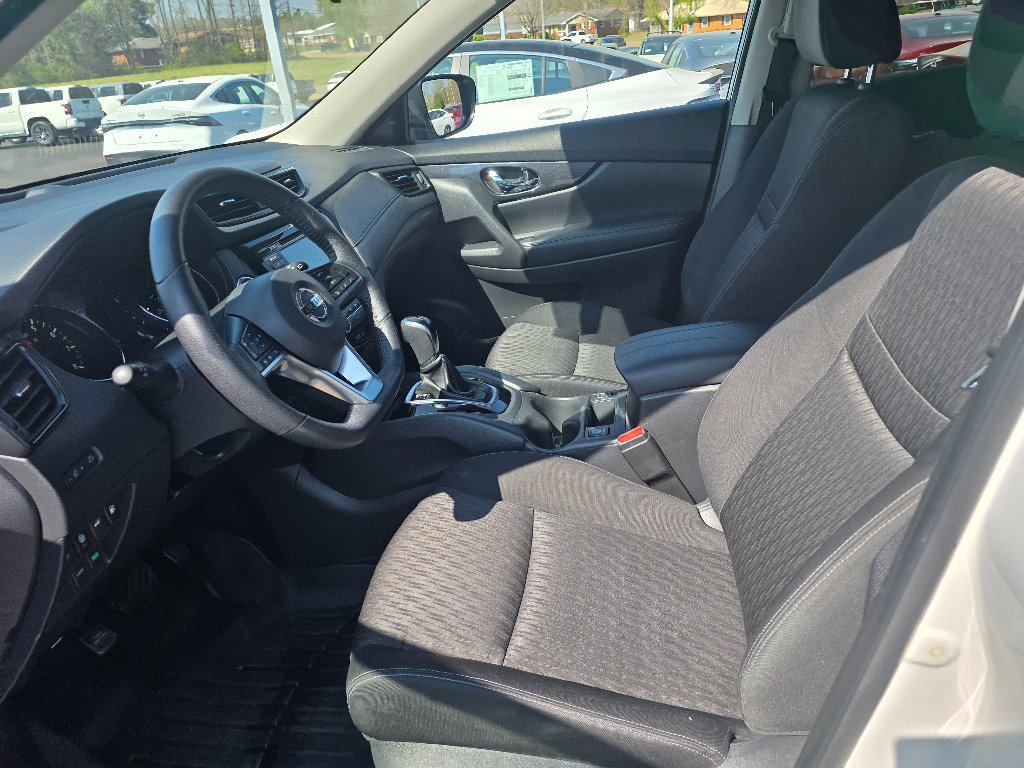 Used 2020 Nissan Rogue SV image 13