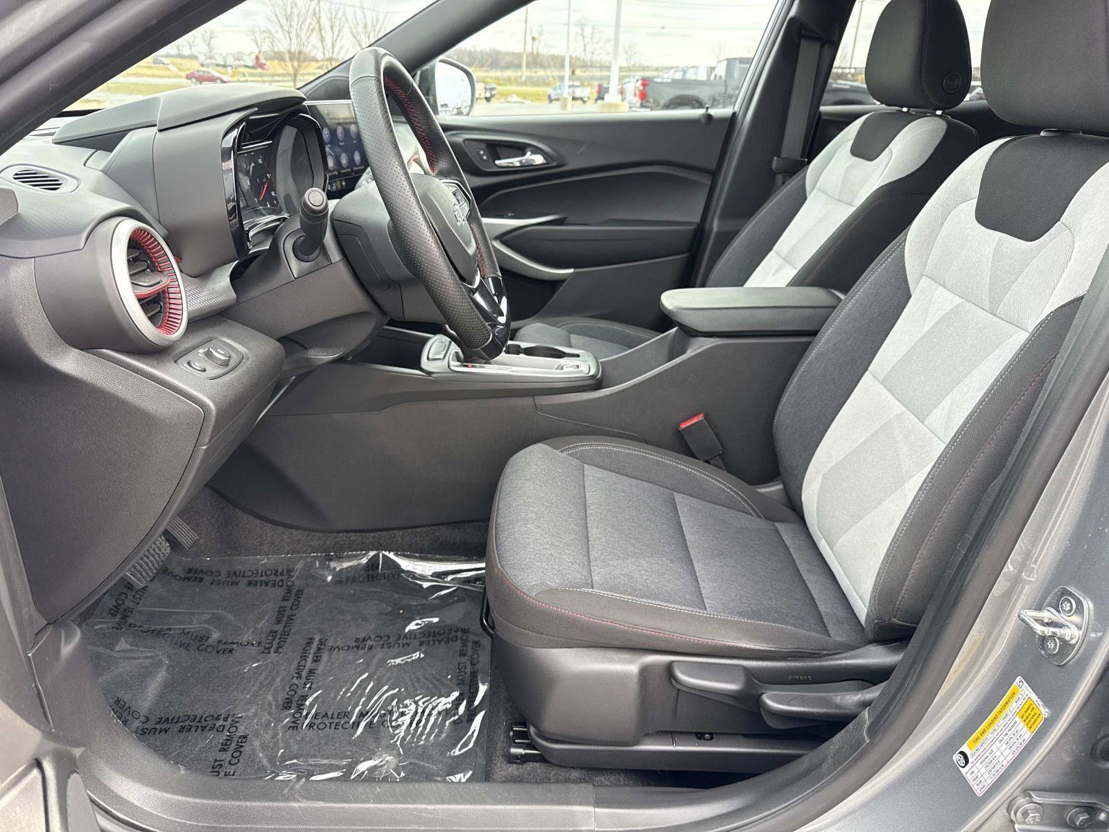 Used 2024 Chevrolet Trax RS w/ Driver Confidence Package image 22