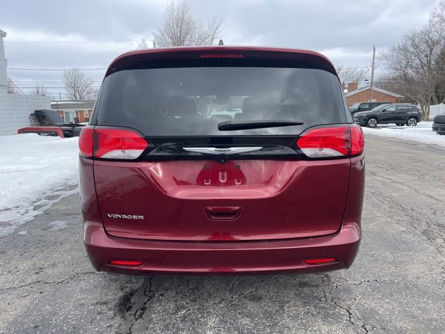 Used 2023 Chrysler Voyager LX image 6