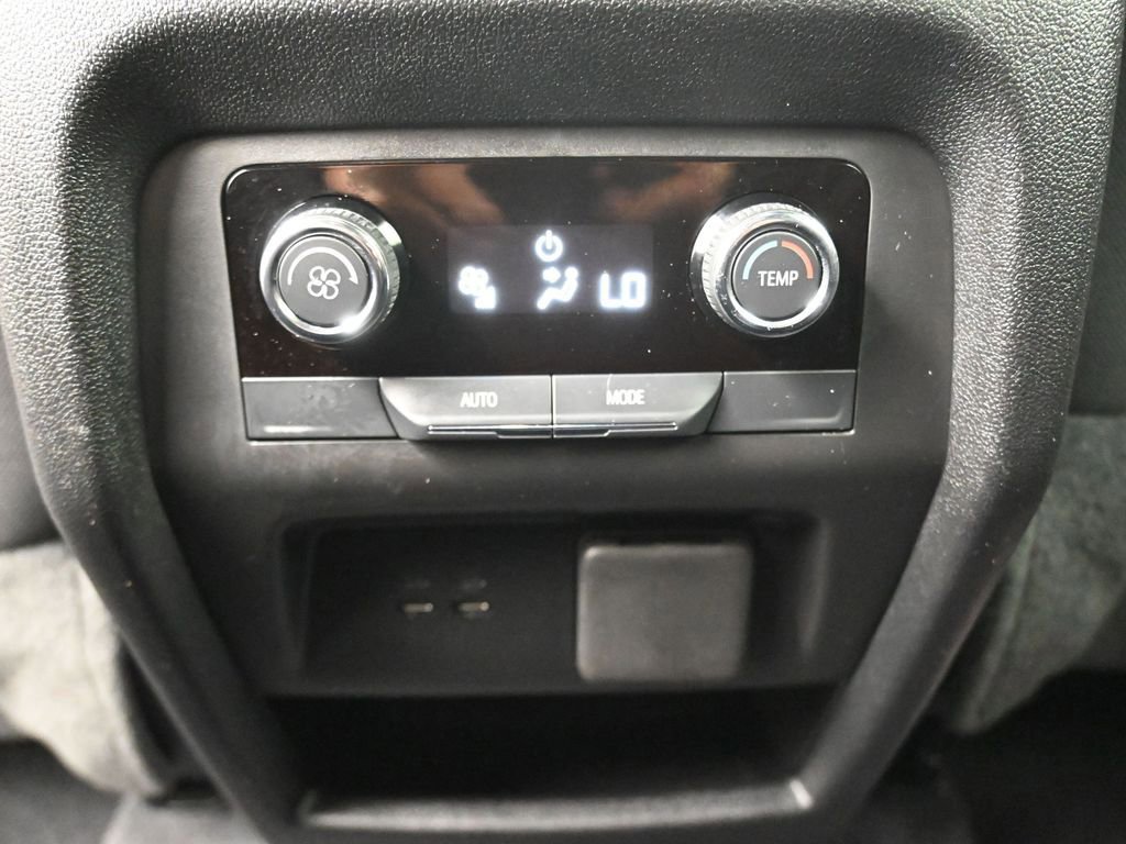 Used 2025 Chevrolet Traverse LT w/ Driver Confidence Package image 36