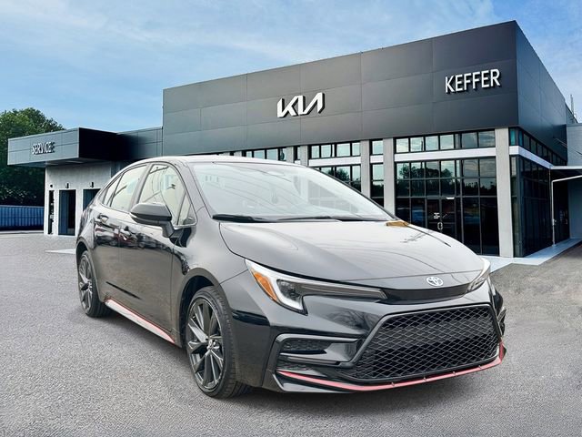 Used 2023 Toyota Corolla SE w/ SE Package image 2