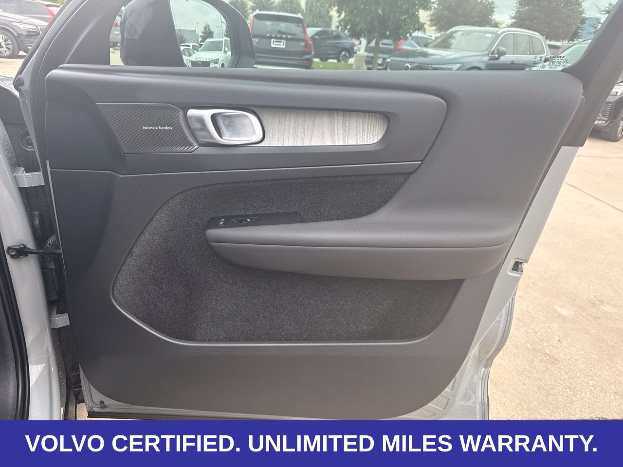 Certified 2024 Volvo XC40 B5 Ultimate w/ Protection Package Premier AWD/4WD image 17