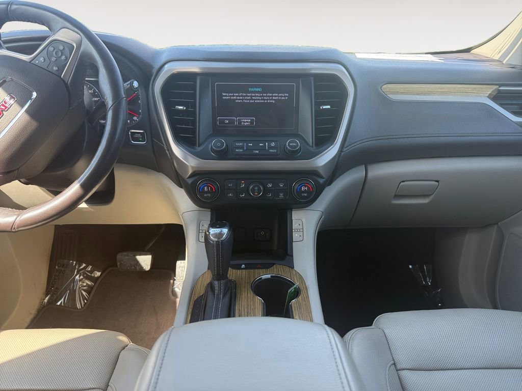 Used 2017 GMC Acadia Denali w/ Technology Package FWD image 11