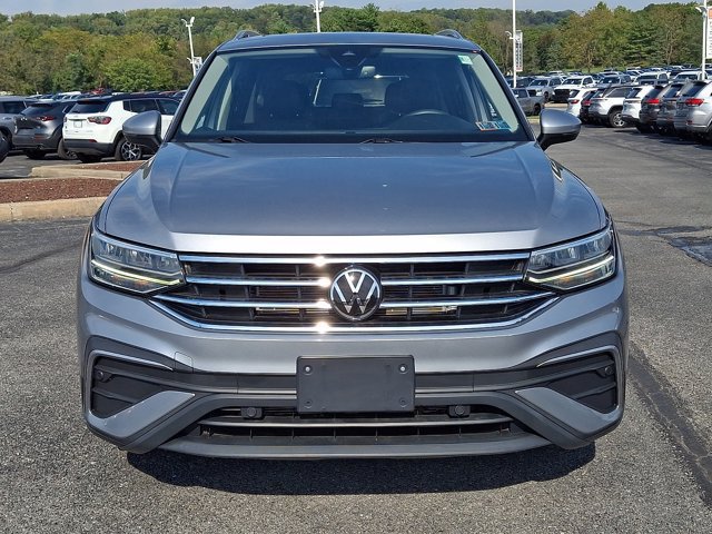 Used 2023 Volkswagen Tiguan SE w/ Panoramic Sunroof Package AWD/4WD image 2