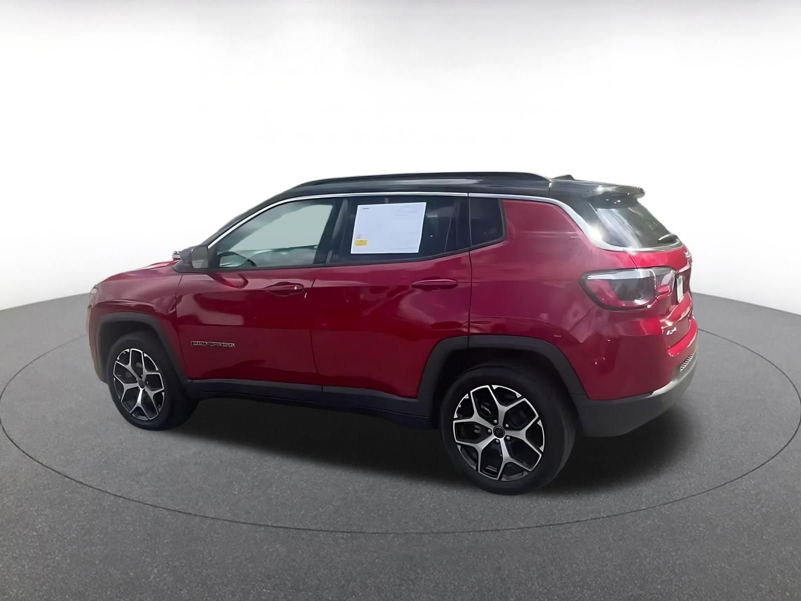 Used 2025 Jeep Compass Limited image 9