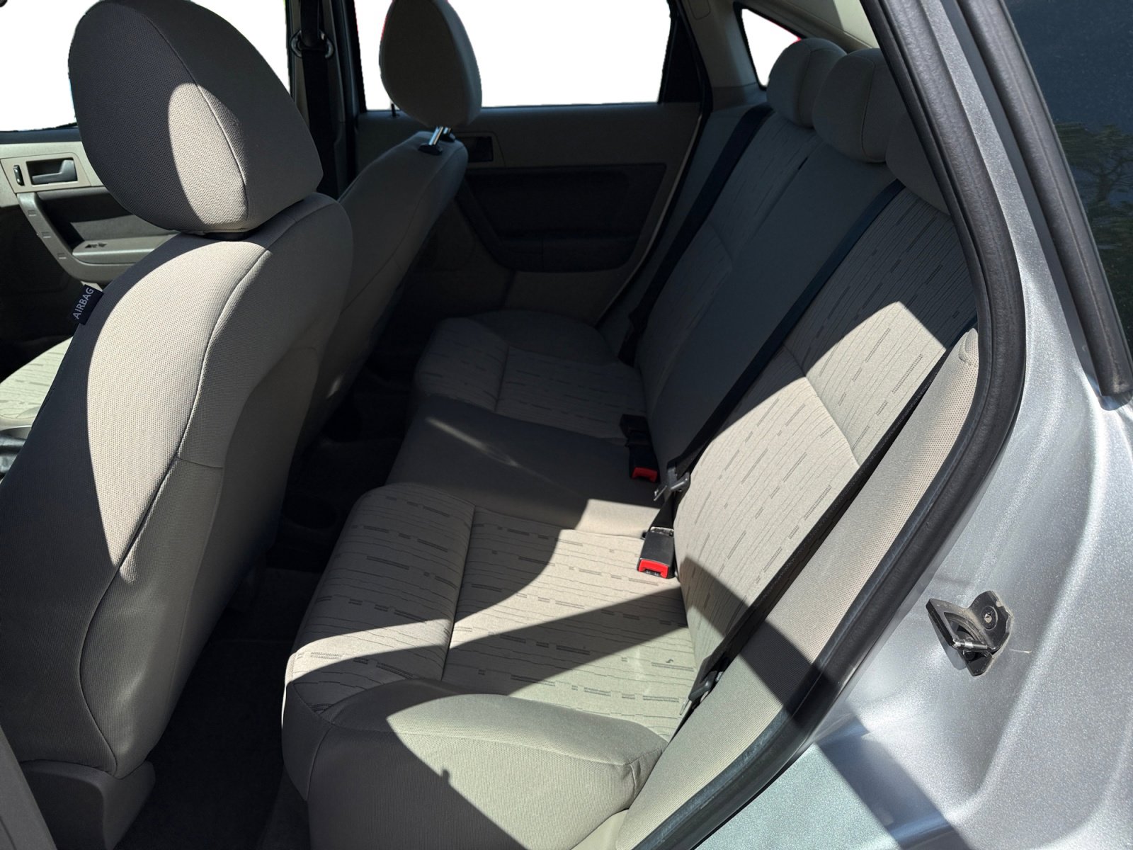 Used 2010 Ford Focus SE image 16