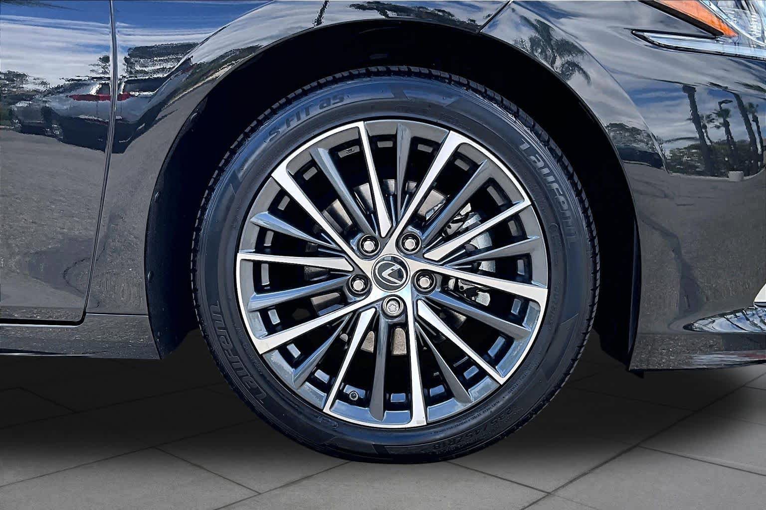 Used 2023 Lexus ES 250 w/ Premium Package AWD/4WD image 10