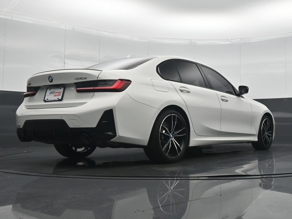 Used 2024 BMW 330i xDrive Sedan AWD/4WD image 31