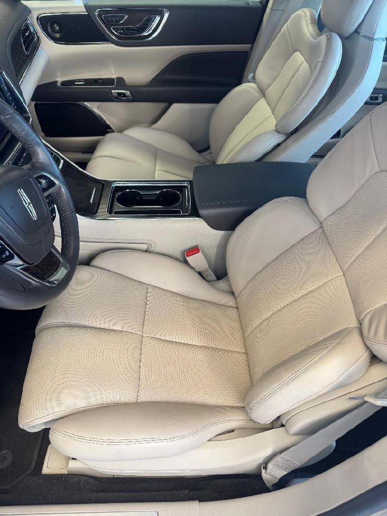 Used 2017 Lincoln Continental Reserve w/ Technology Package FWD image 21
