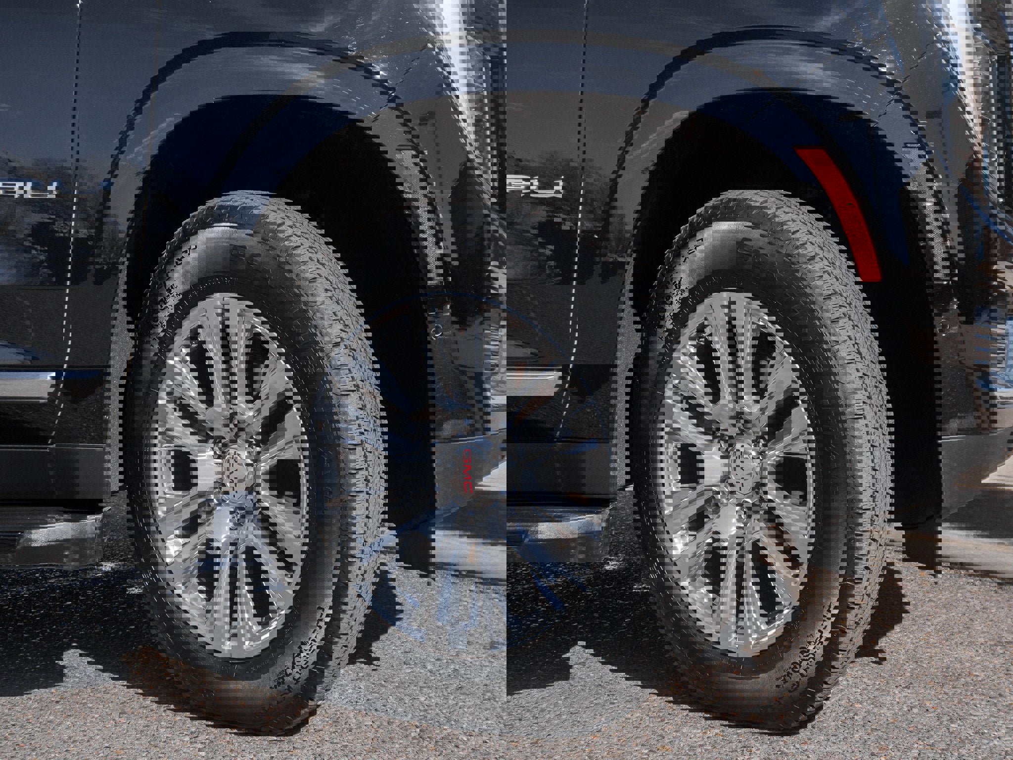 Used 2025 GMC Yukon Denali image 13