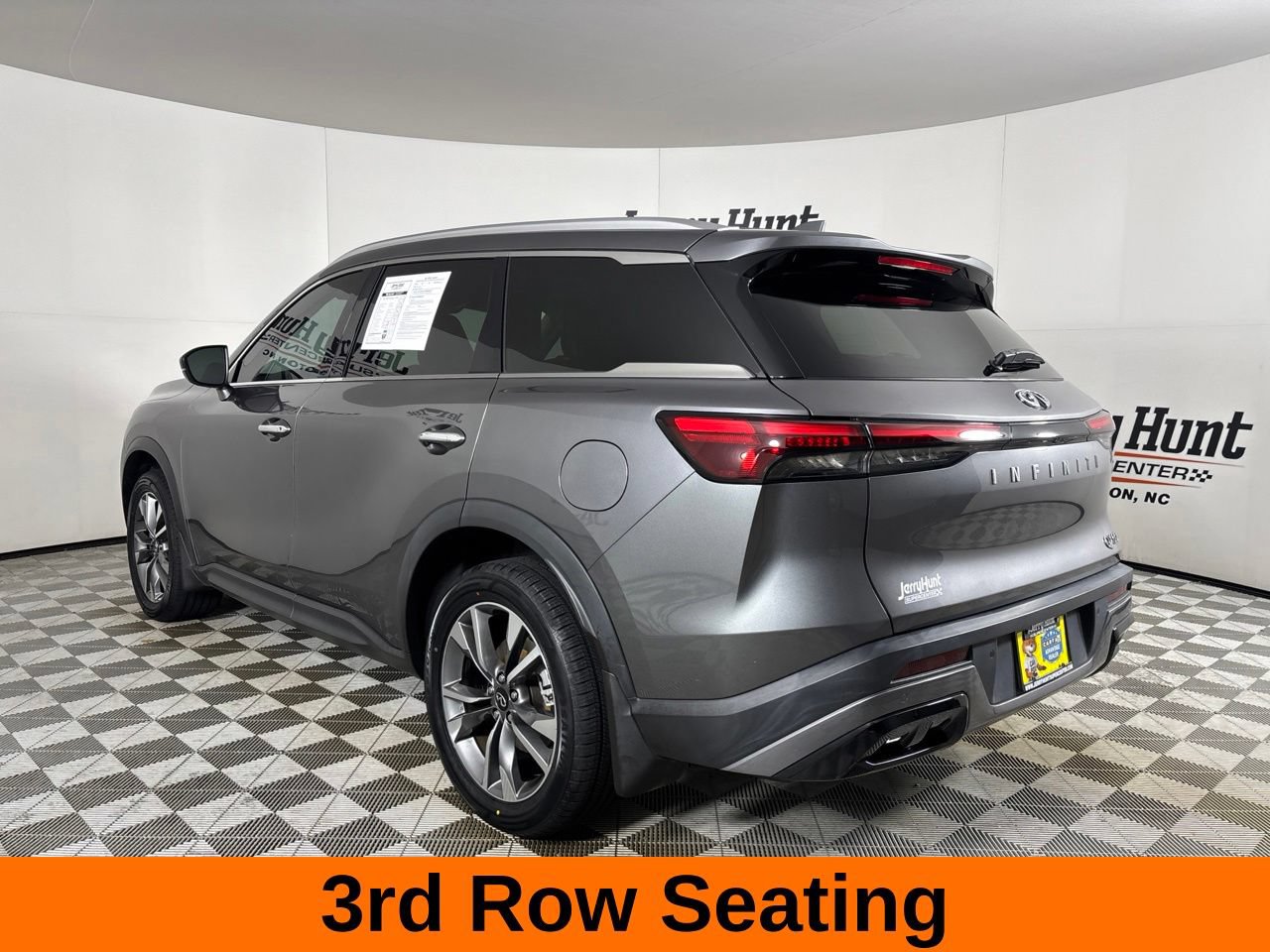 Used 2023 INFINITI QX60 Luxe FWD image 9