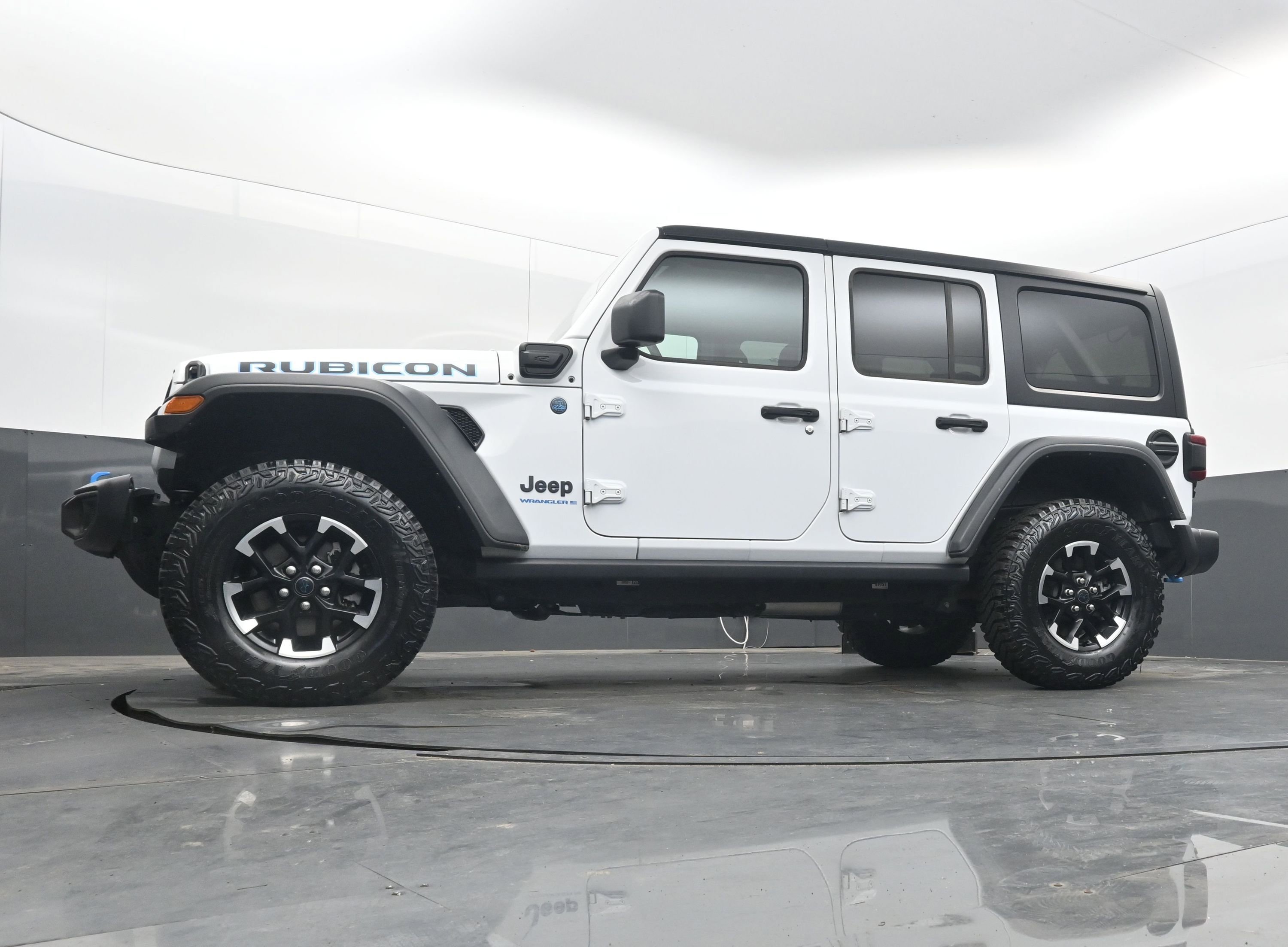Used 2024 Jeep Wrangler Unlimited Rubicon 4xe image 28