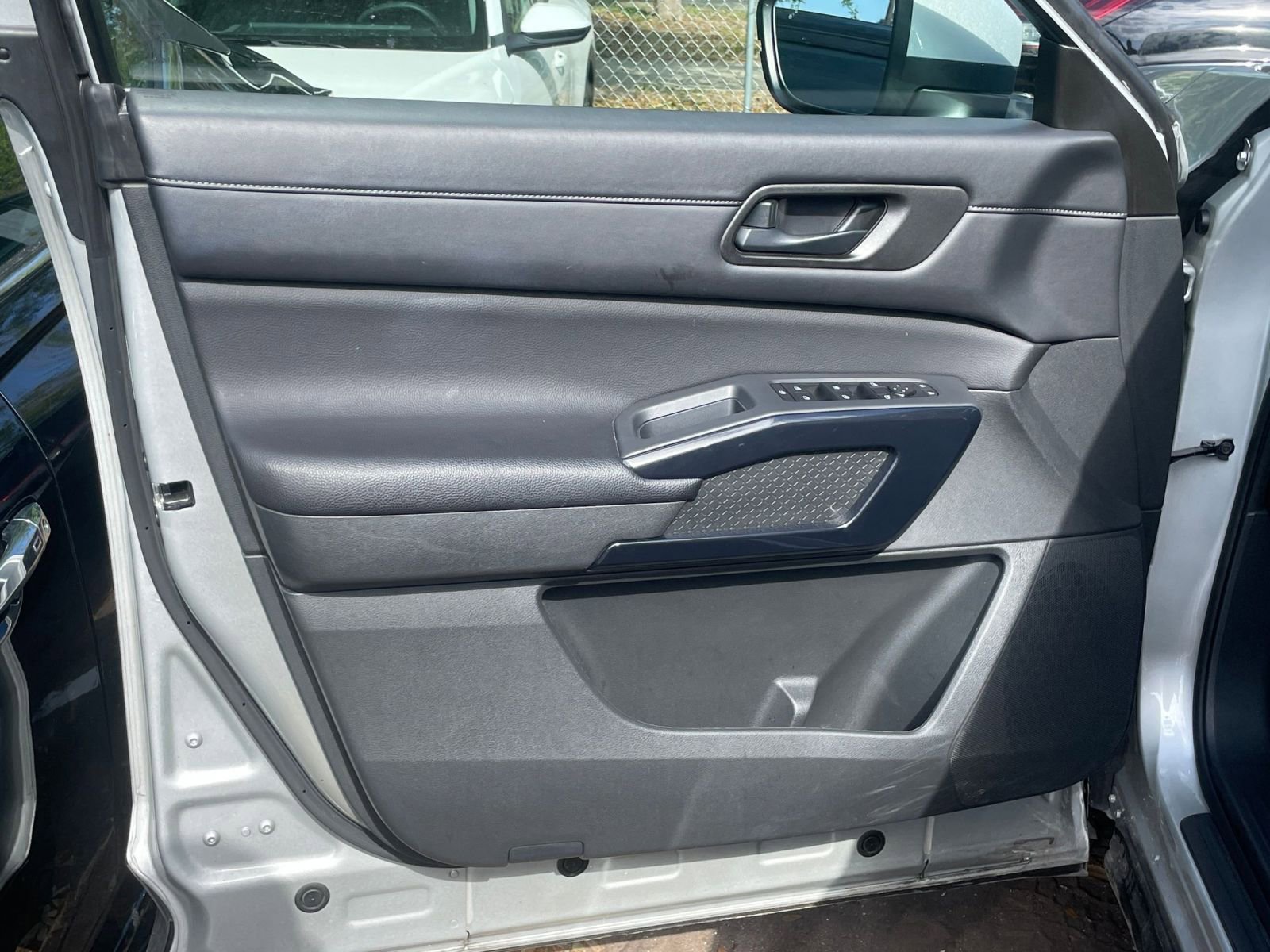 Used 2025 Nissan Pathfinder SV AWD/4WD image 18