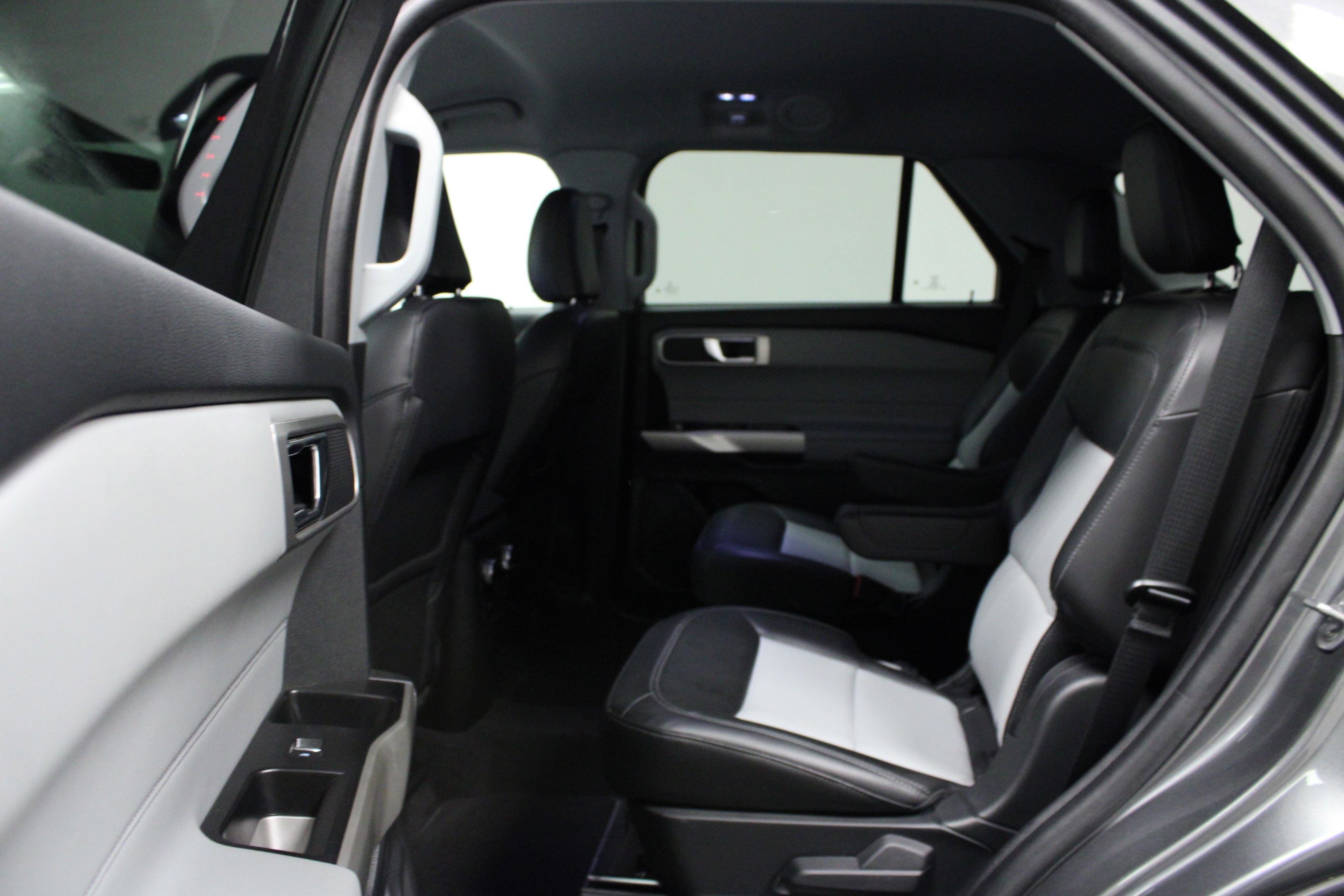 Used 2023 Ford Explorer XLT w/ Equipment Group 202A image 13