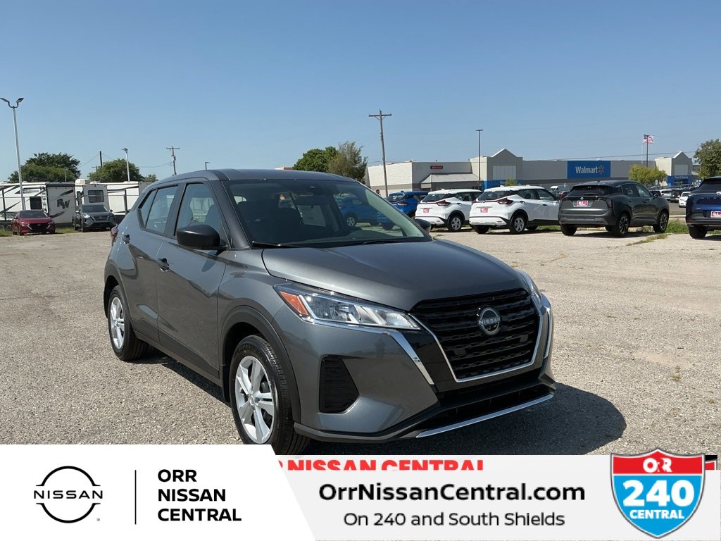 New 2025 Nissan Kicks Play S image 3