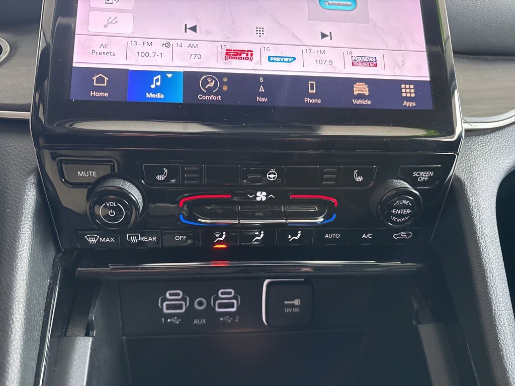 Used 2023 Jeep Grand Cherokee Limited image 16