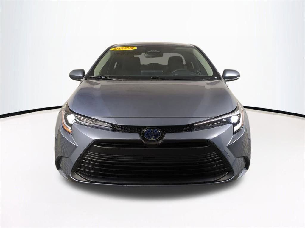 Used 2025 Toyota Corolla LE image 3