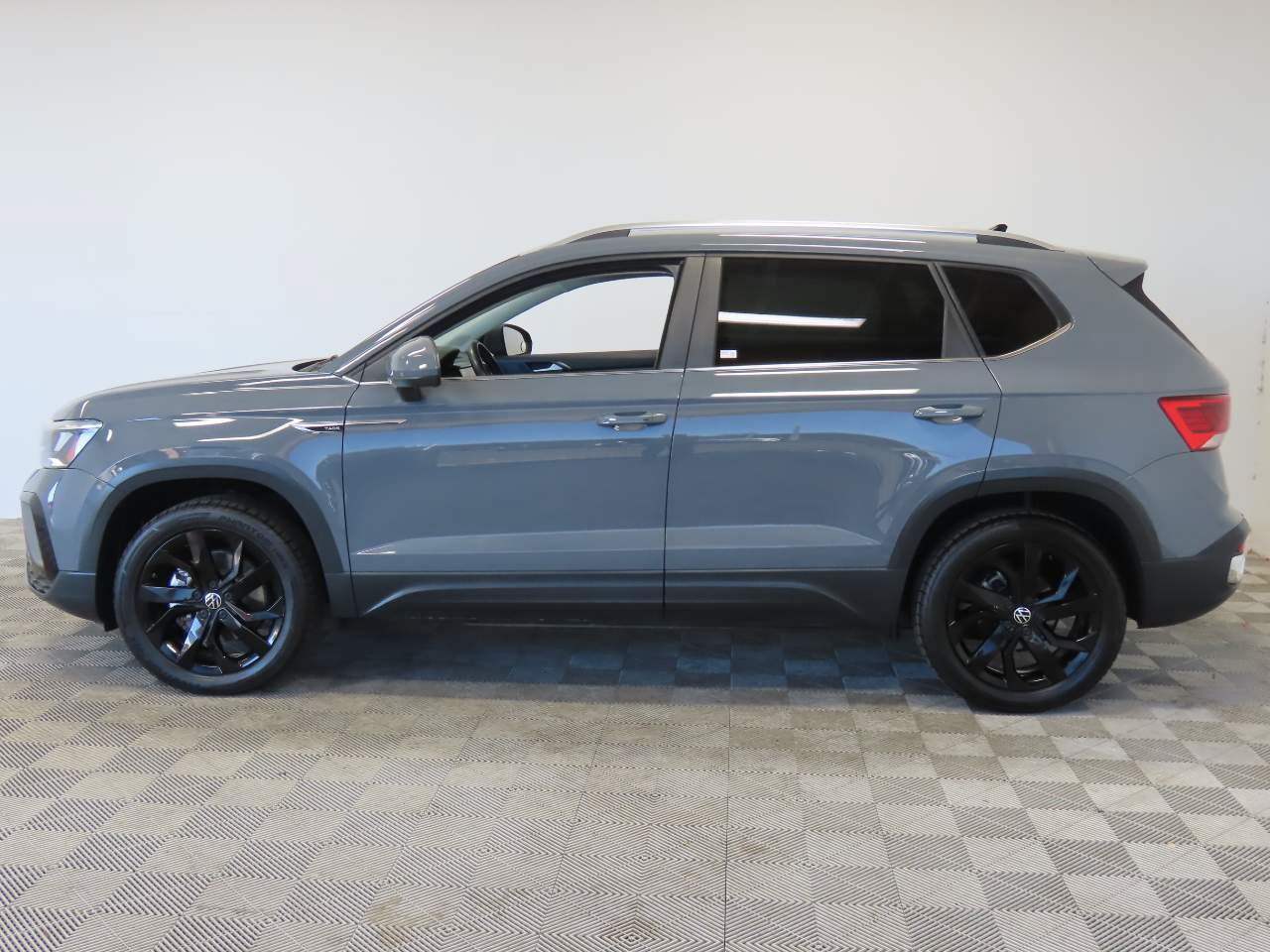 Used 2022 Volkswagen Taos SE FWD image 5
