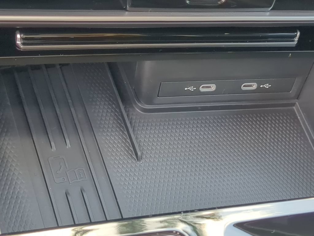 Certified 2025 Volkswagen Atlas Peak Edition SE AWD/4WD image 27