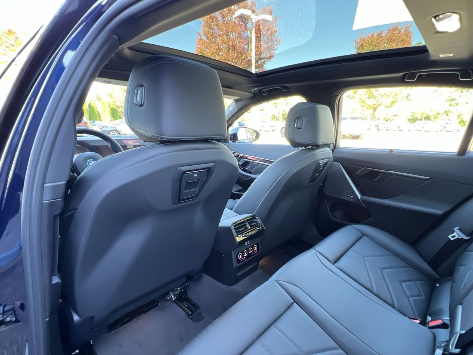 New 2026 BMW 550e xDrive w/ Executive Package image 23