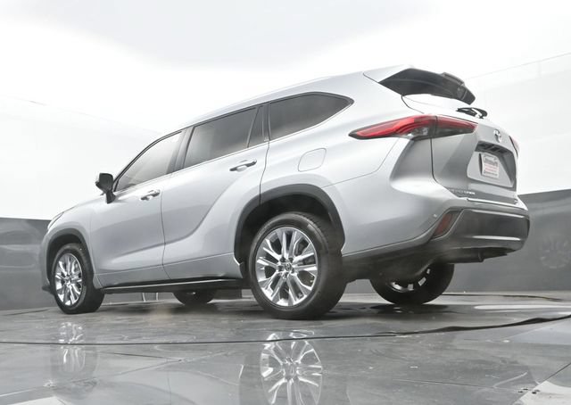 Used 2021 Toyota Highlander Limited FWD image 24