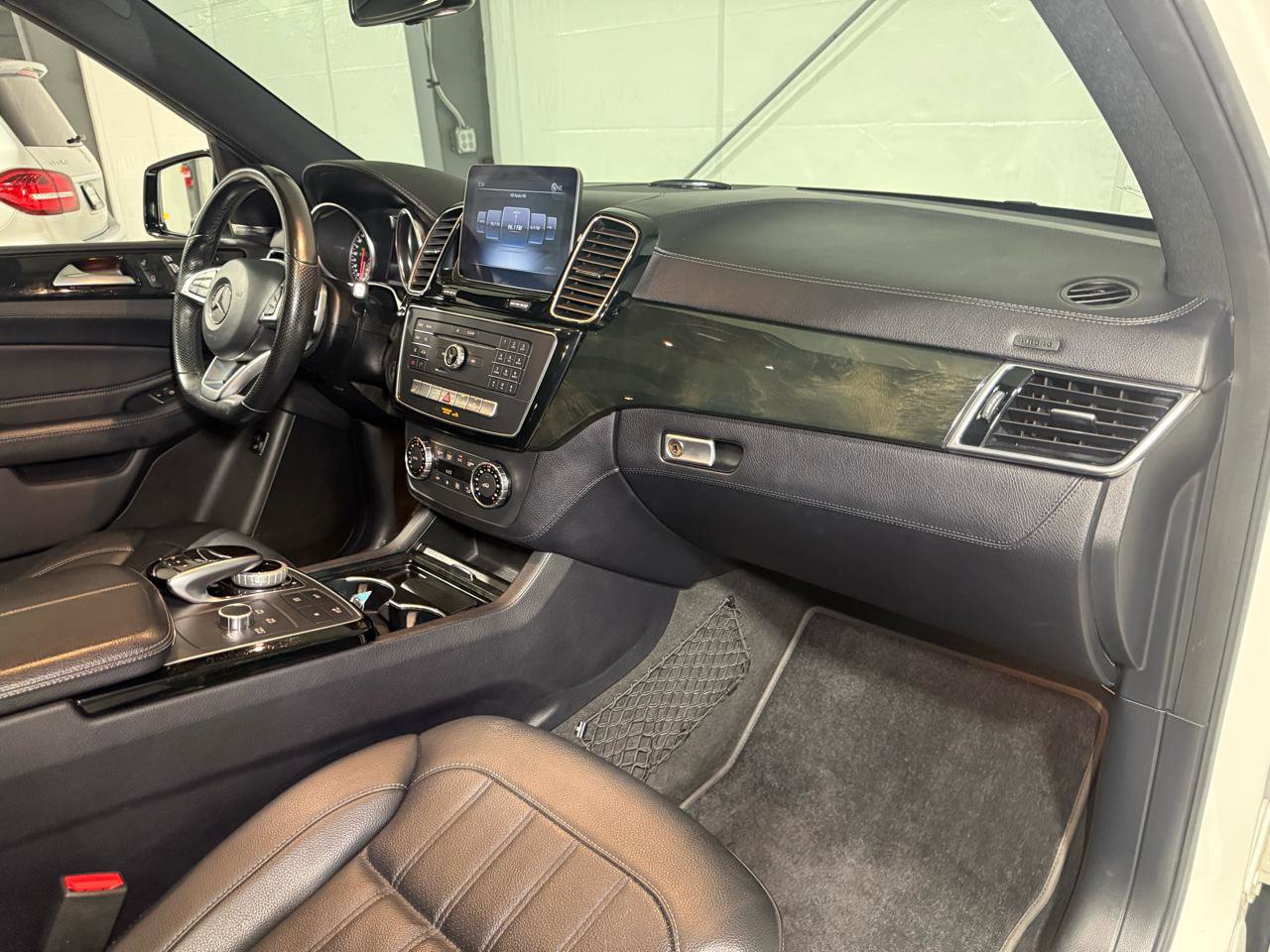 Used 2018 Mercedes-Benz GLE 43 AMG 4MATIC w/ Parking Assist Package image 22