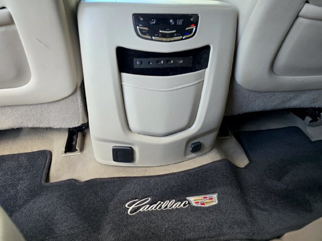 Used 2018 Cadillac Escalade ESV Premium Luxury AWD/4WD image 25