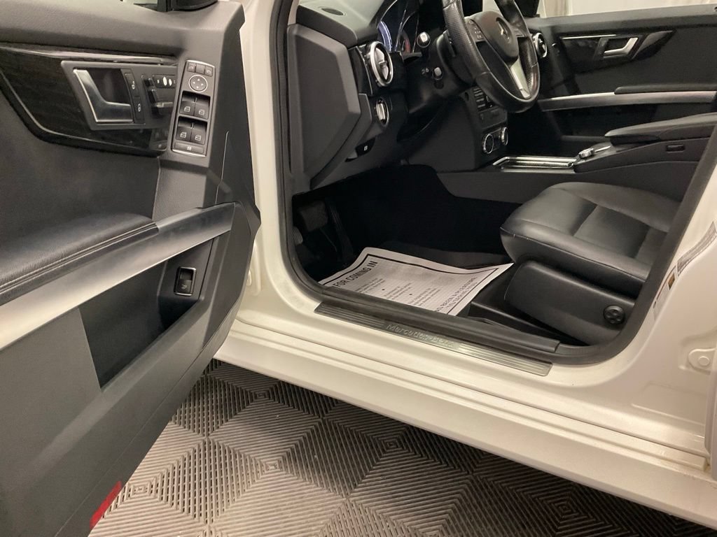 Used 2015 Mercedes-Benz GLK 350 4MATIC image 4