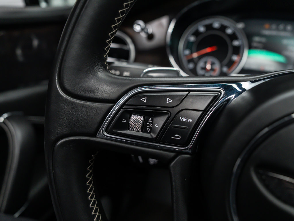 Used 2019 Bentley Bentayga AWD/4WD image 21