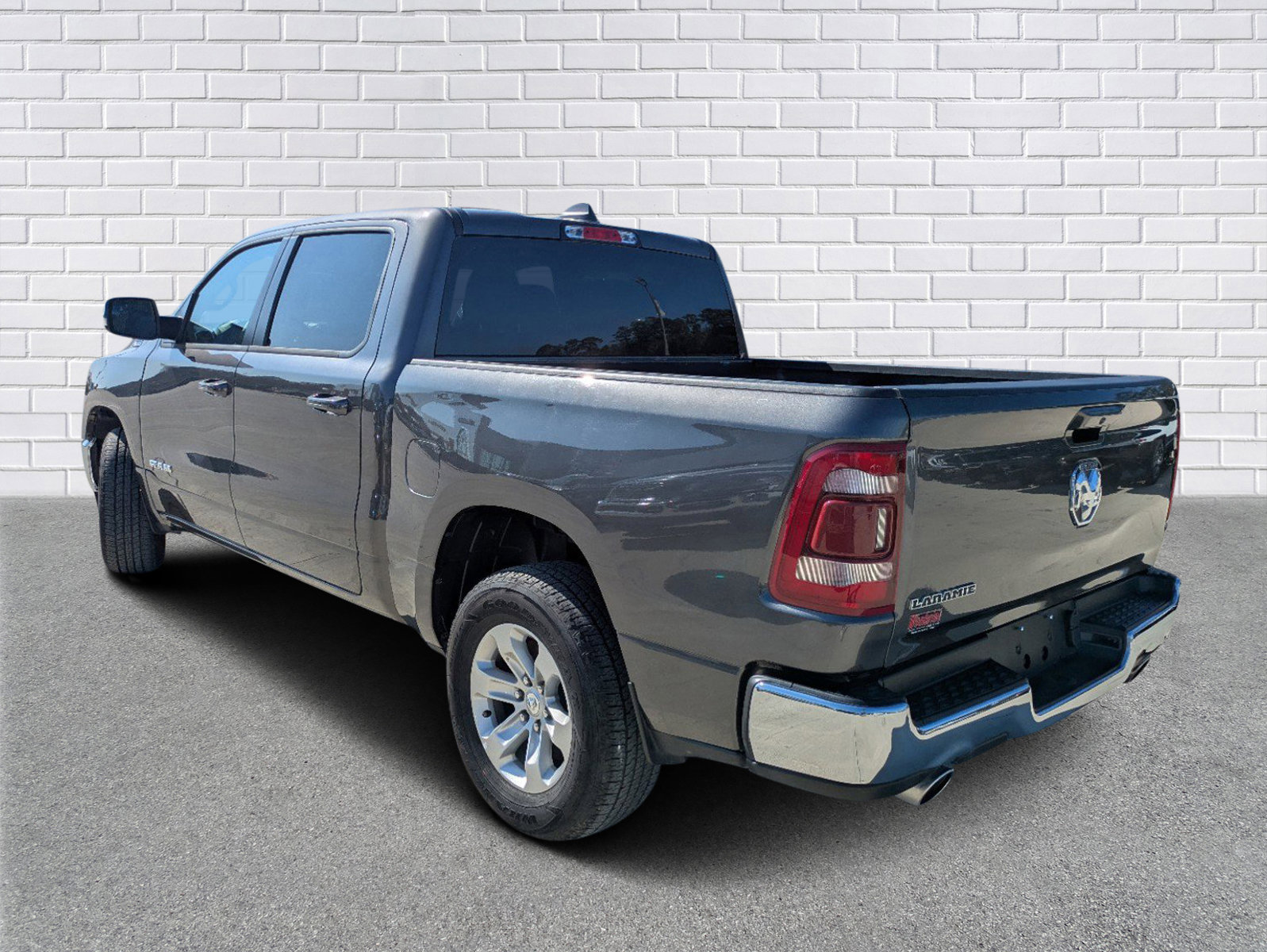 Used 2024 RAM 1500 Laramie RWD image 3