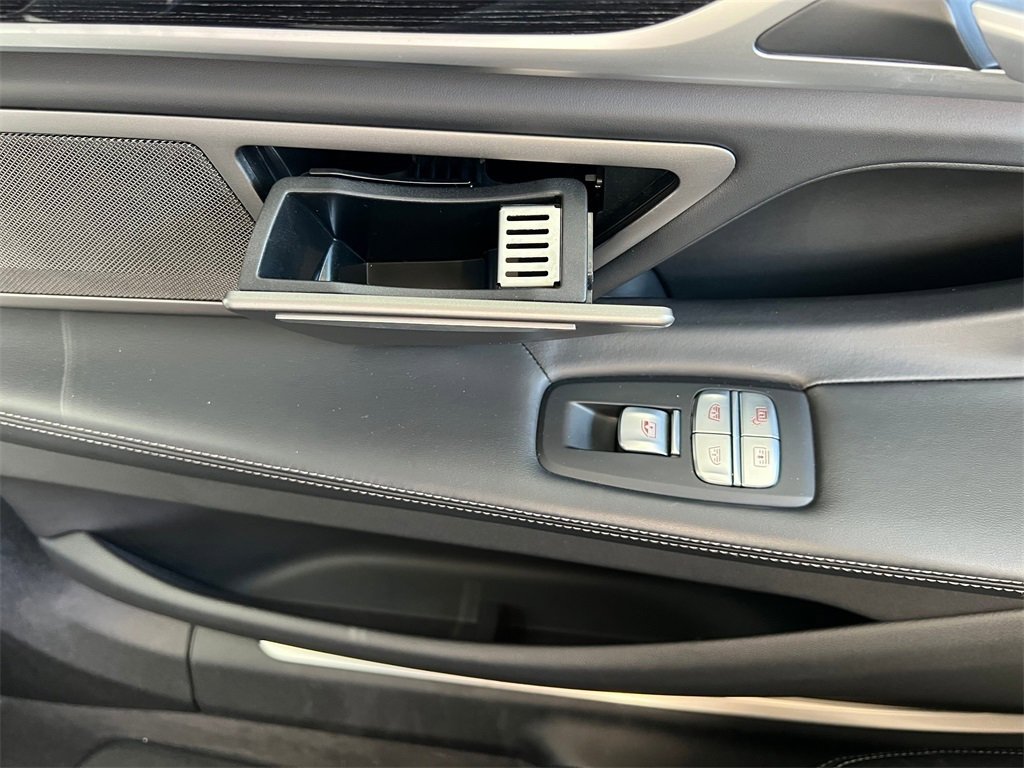 Used 2022 BMW 740i image 24