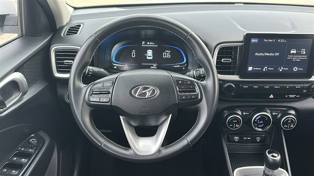 Certified 2025 Hyundai Venue SEL image 22