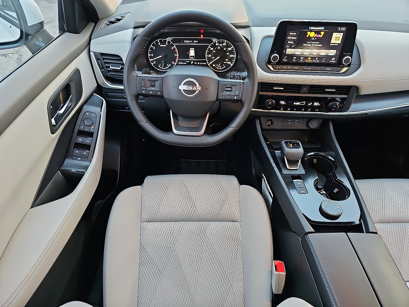 Certified 2025 Nissan Rogue SV image 12