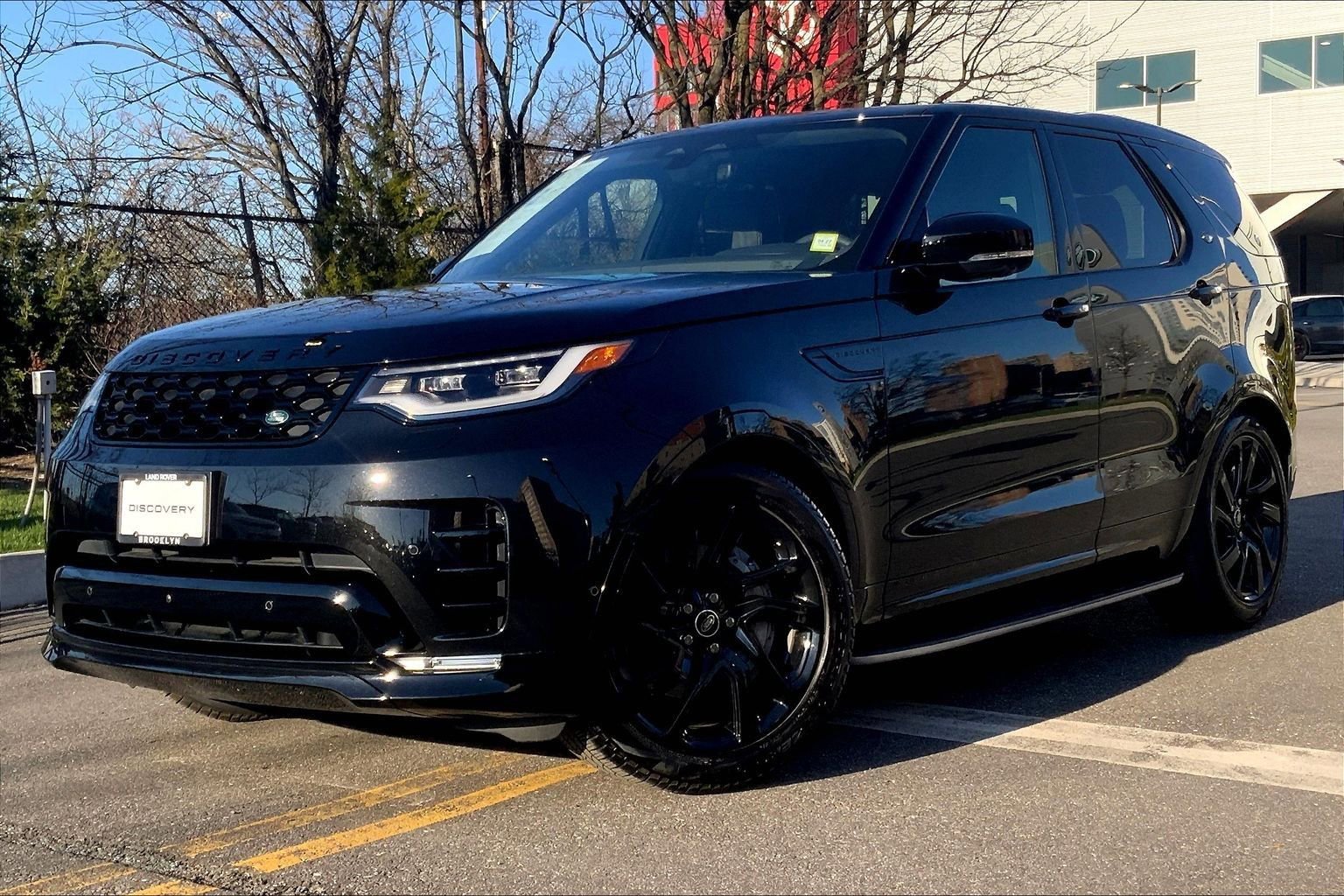 Used 2025 Land Rover Discovery Dynamic SE AWD/4WD image 1