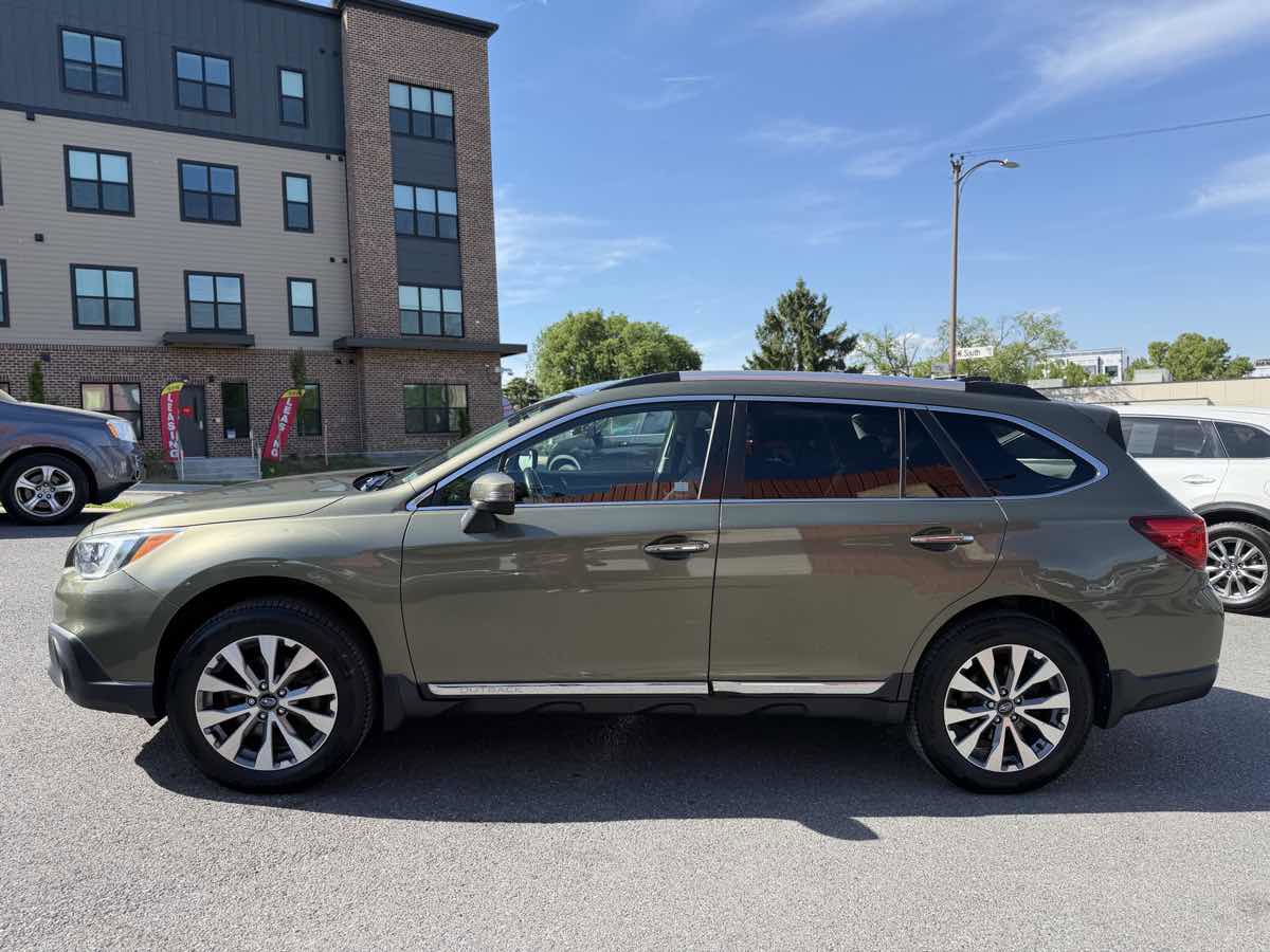 Used 2017 Subaru Outback 2.5i Touring w/ Popular Package #5A AWD/4WD image 4