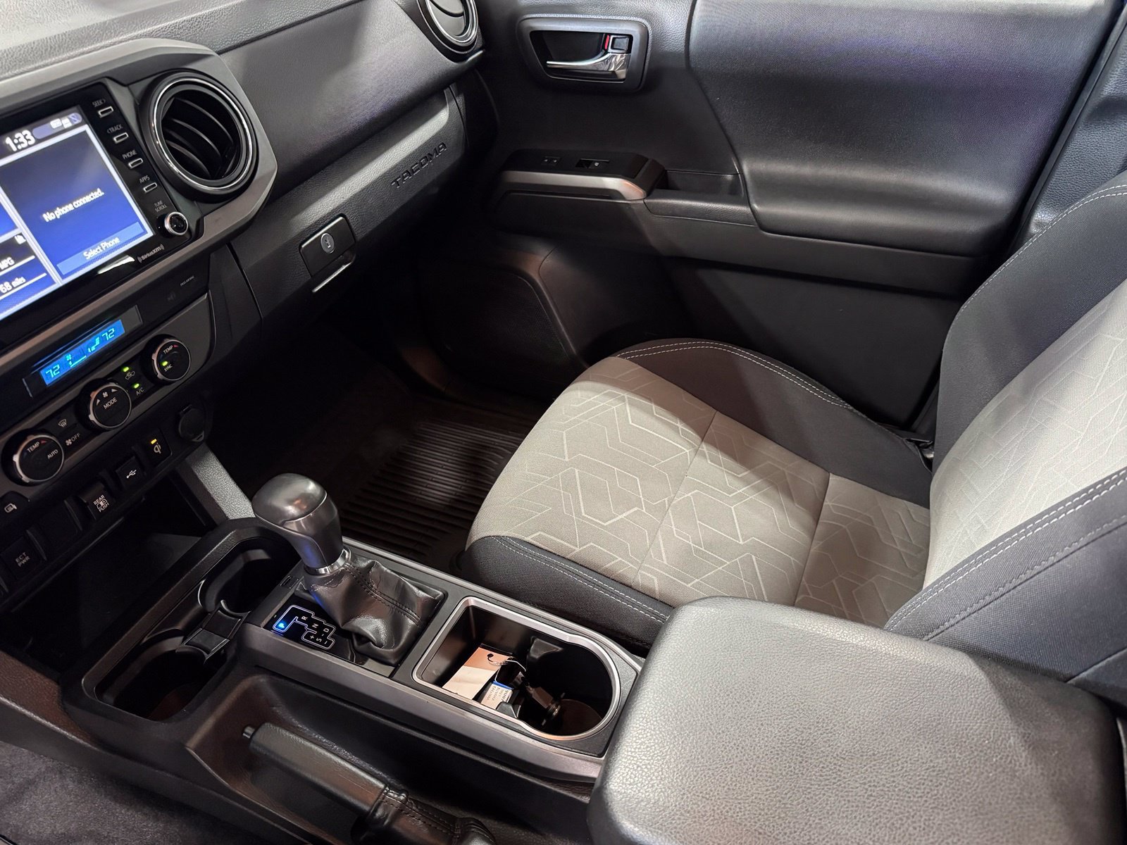 Used 2022 Toyota Tacoma TRD Sport AWD/4WD image 17
