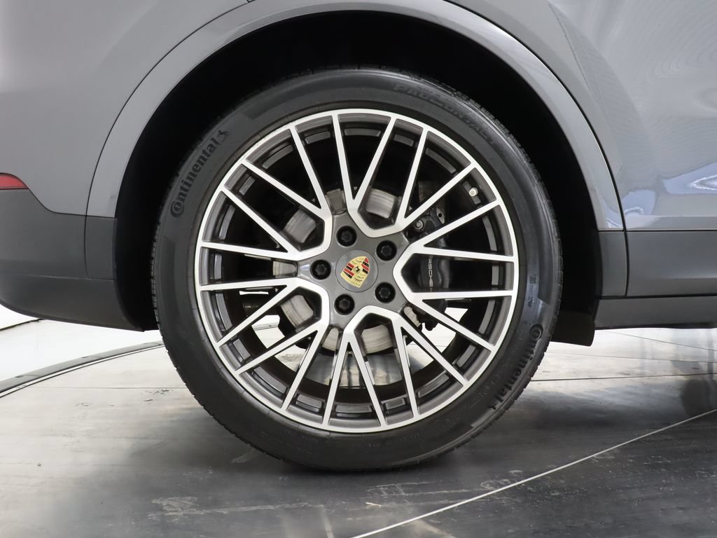 Used 2023 Porsche Cayenne AWD/4WD image 48
