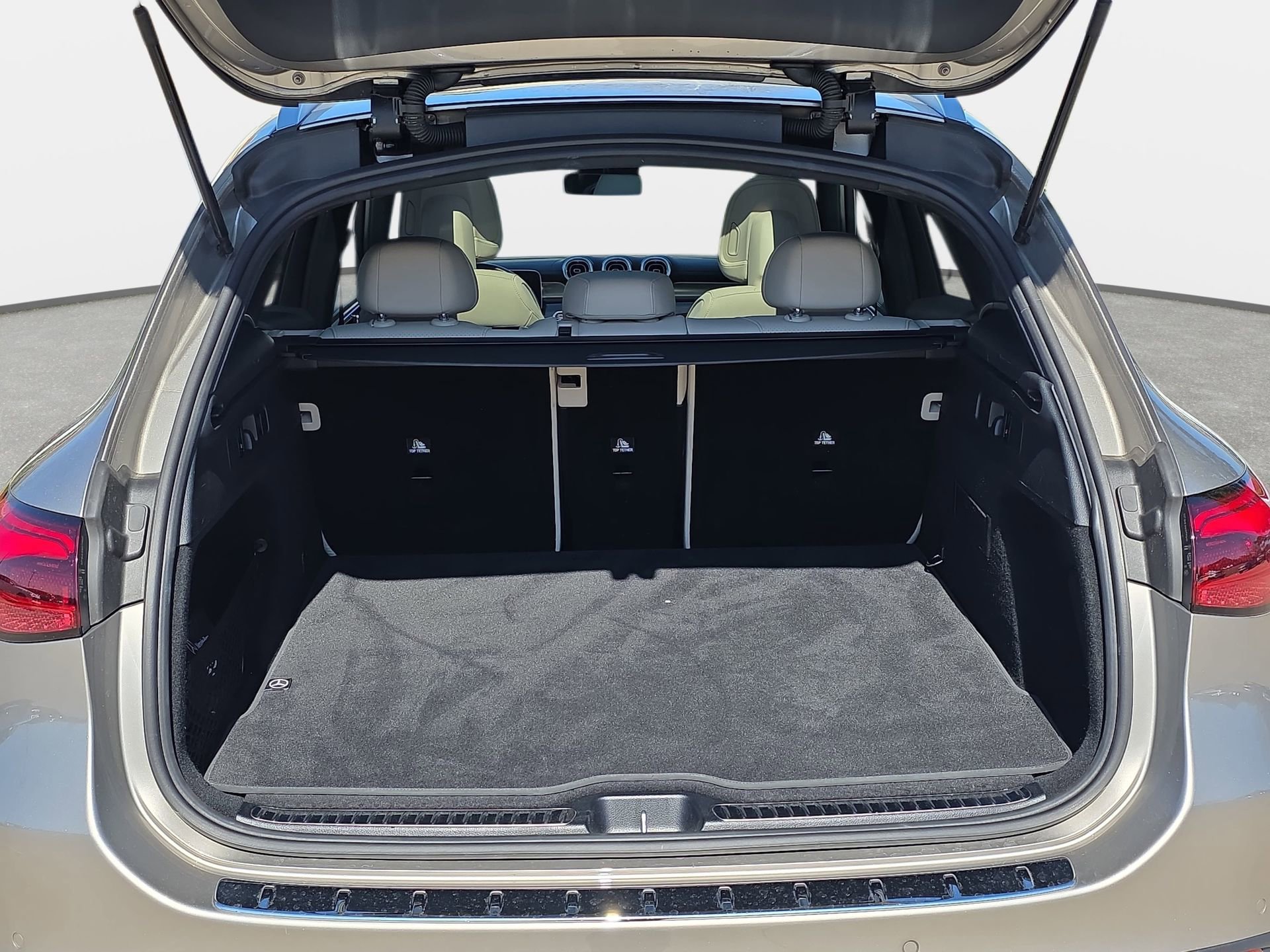 Used 2023 Mercedes-Benz GLC 300 4MATIC image 12