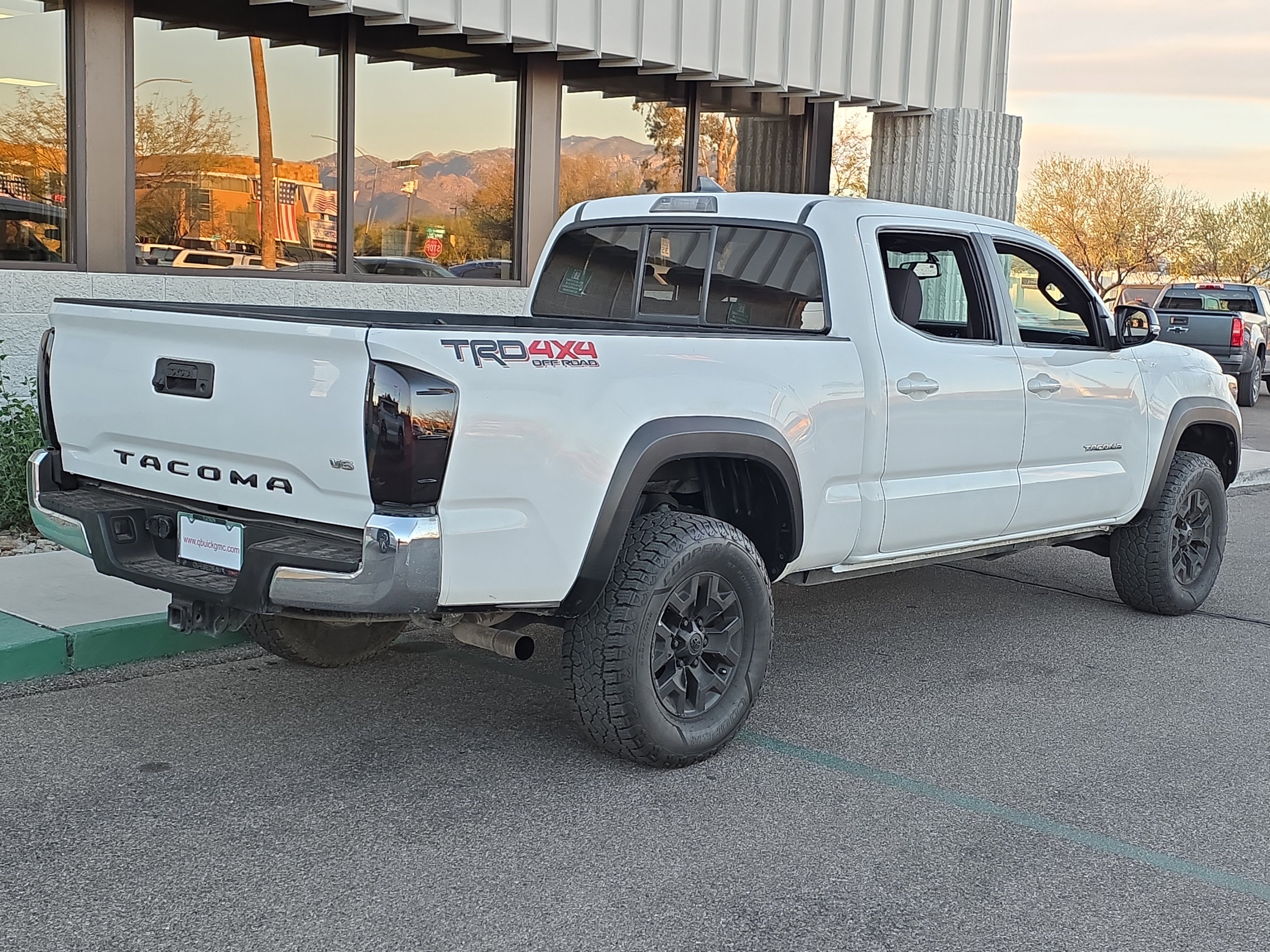 Used 2016 Toyota Tacoma TRD Off-Road w/ Towing Package image 7