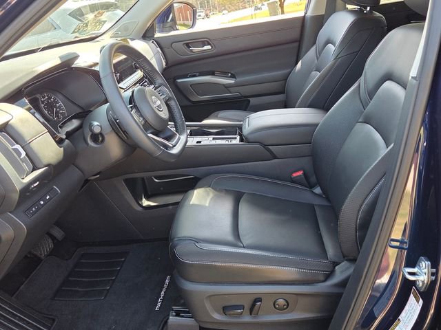 Used 2025 Nissan Pathfinder SL w/ SL Premium Package image 5