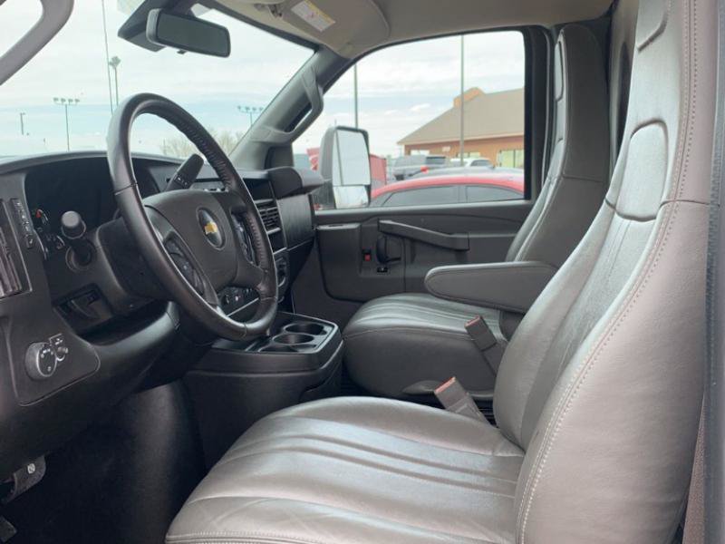 Used 2021 Chevrolet Express 4500 Extended w/ Power Convenience Package RWD image 12