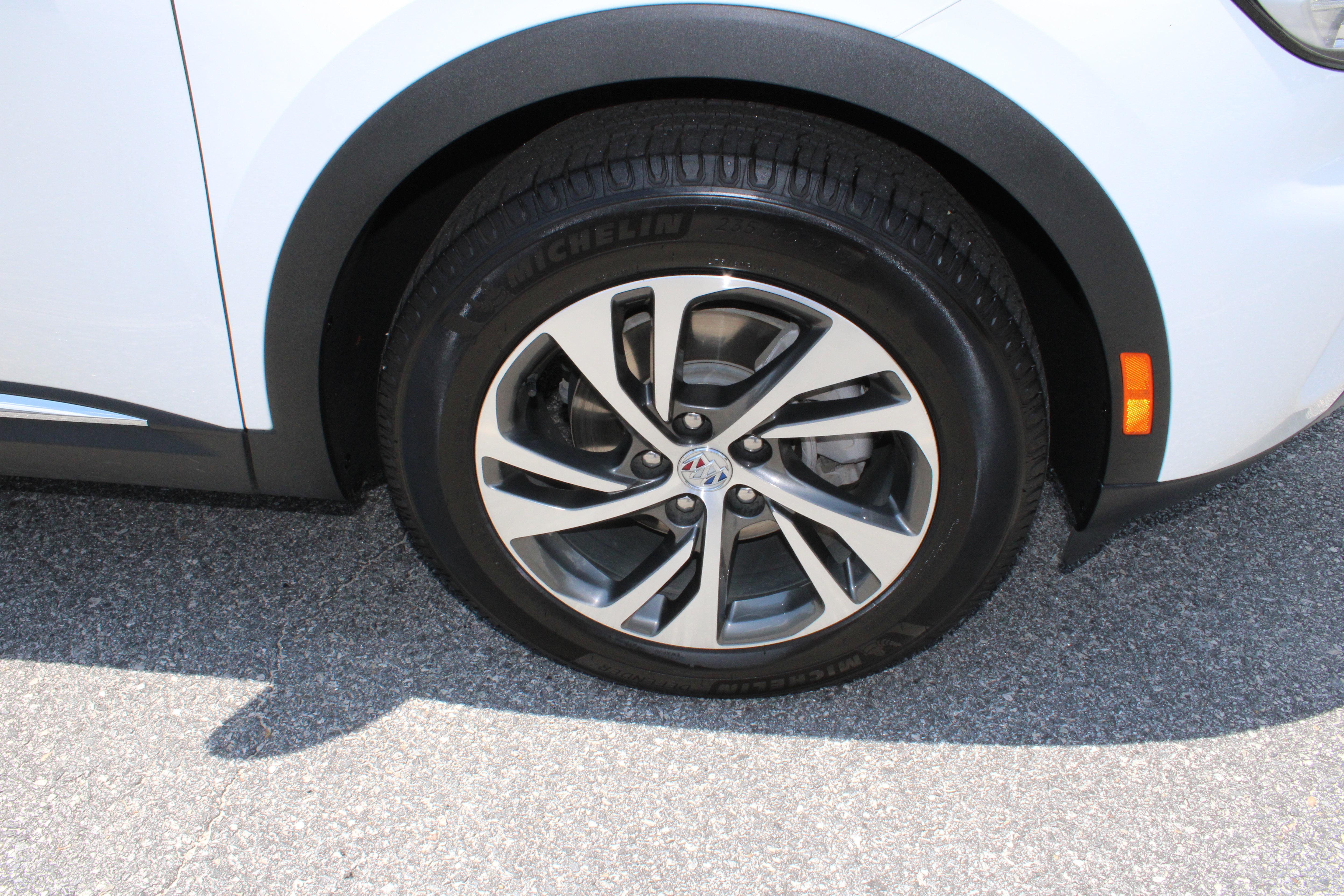 Used 2023 Buick Envision Essence AWD/4WD image 9