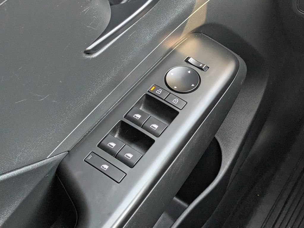 Used 2025 Hyundai Kona SEL image 21