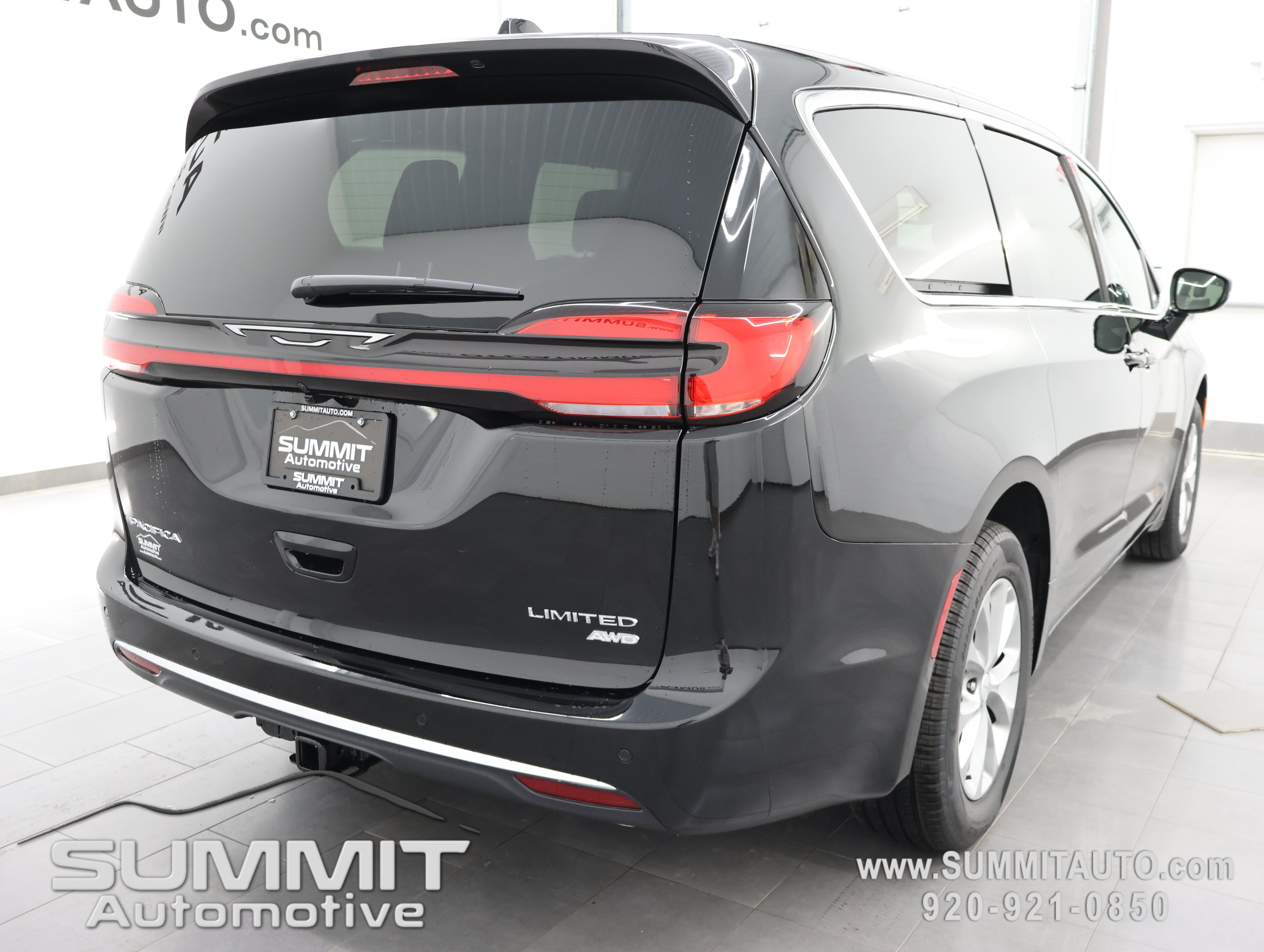 New 2027 Chrysler Pacifica Limited AWD/4WD image 5