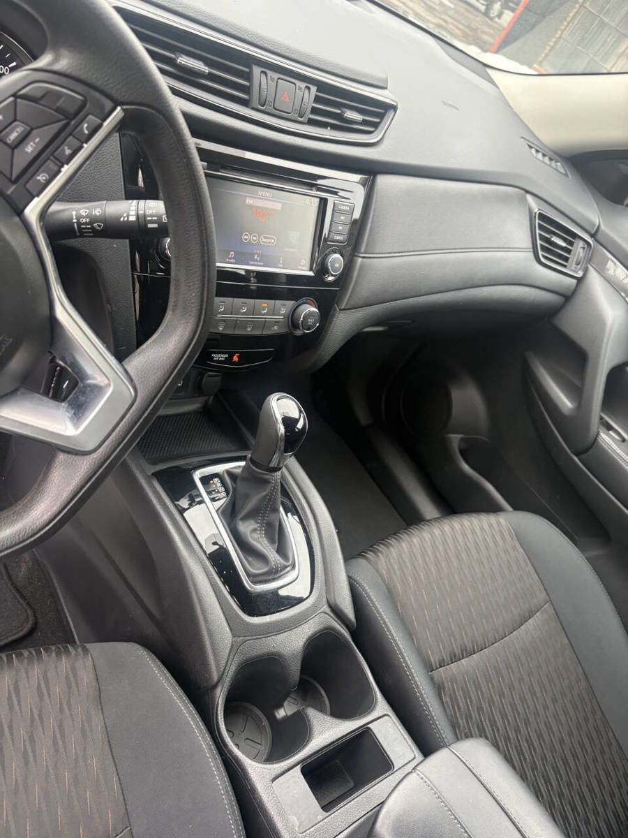 Used 2018 Nissan Rogue S image 20