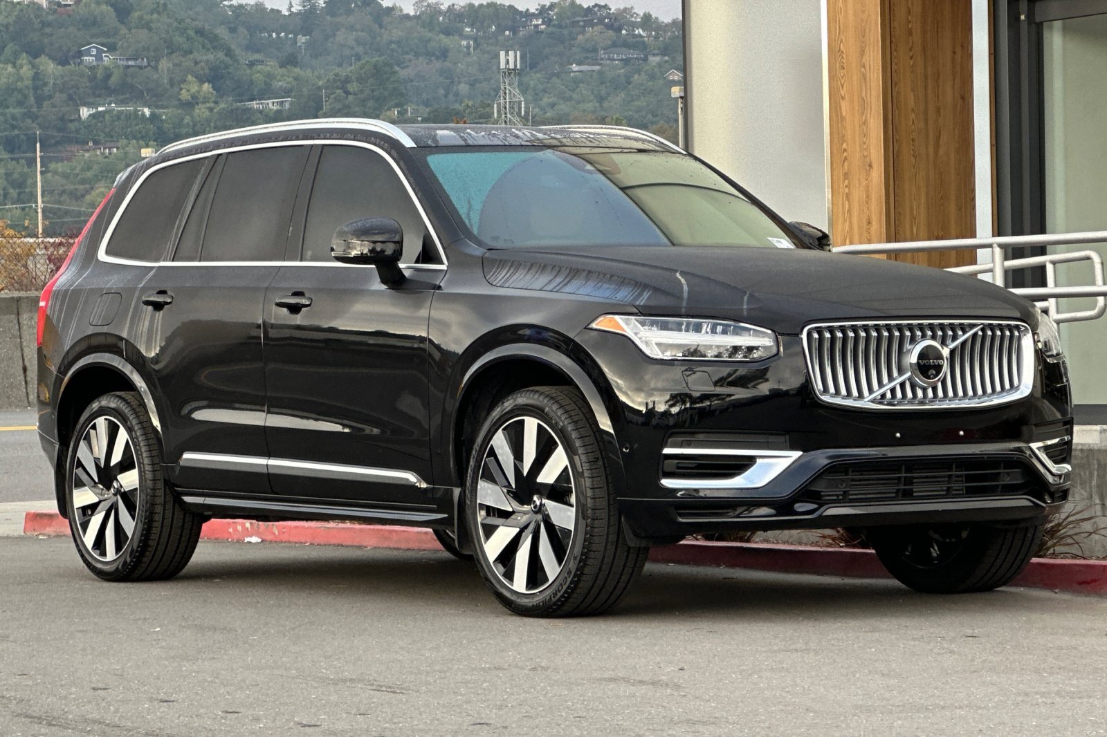 Certified 2025 Volvo XC90 T8 Ultra image 10