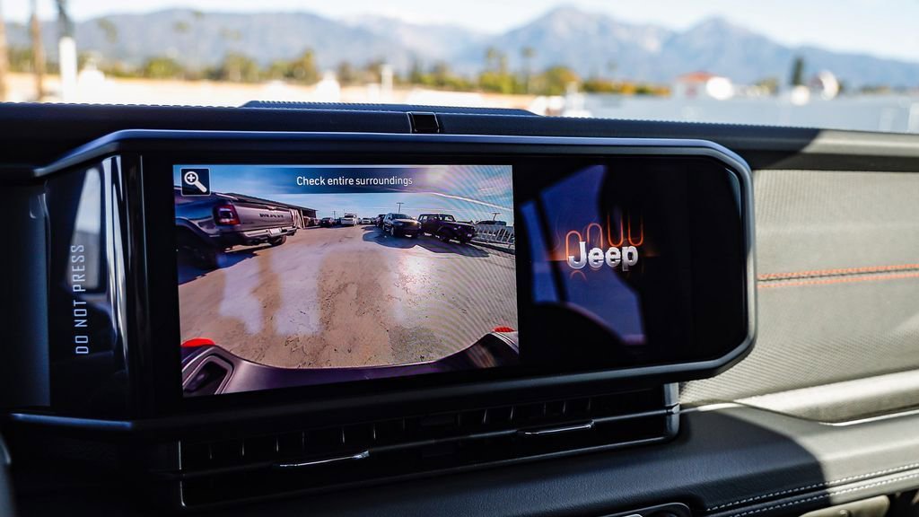 New 2026 Jeep Gladiator Rubicon w/ Steel Power Dome Hood Package AWD/4WD image 25