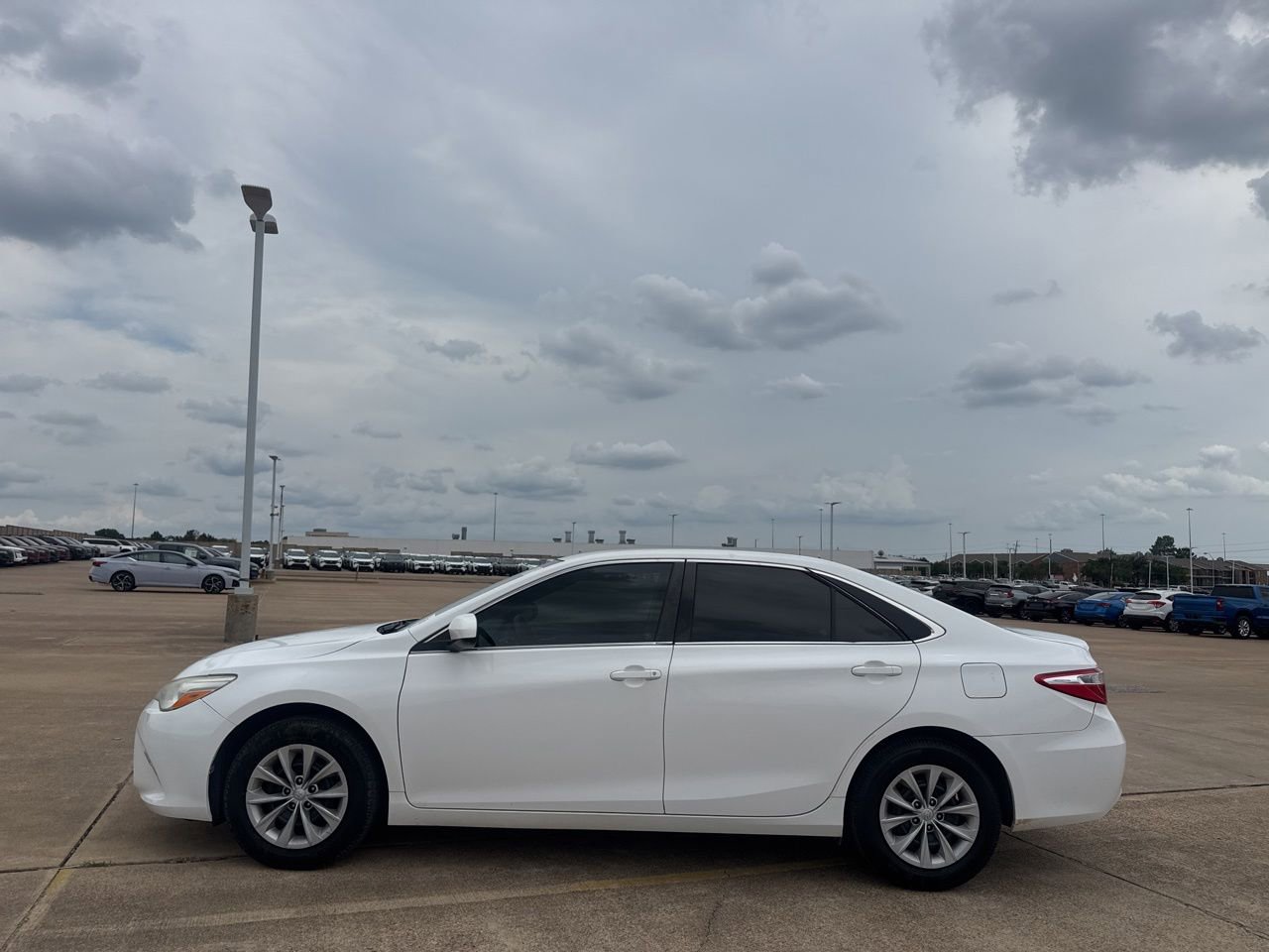 Used 2017 Toyota Camry SE FWD image 15