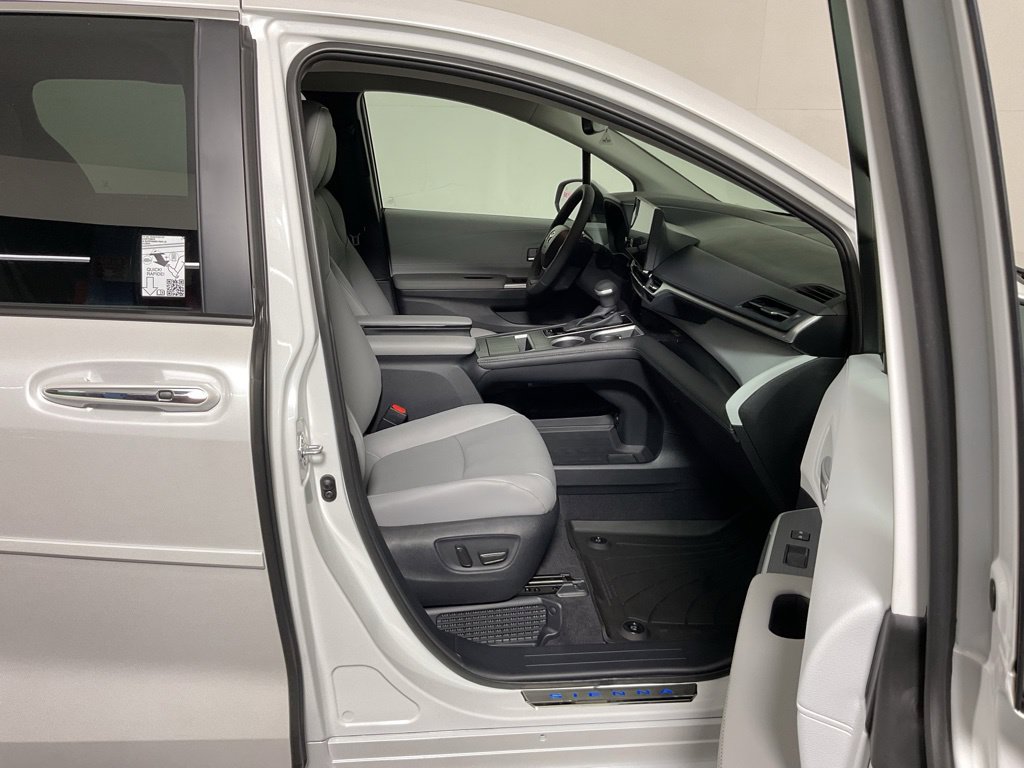 New 2026 Toyota Sienna XLE FWD image 38